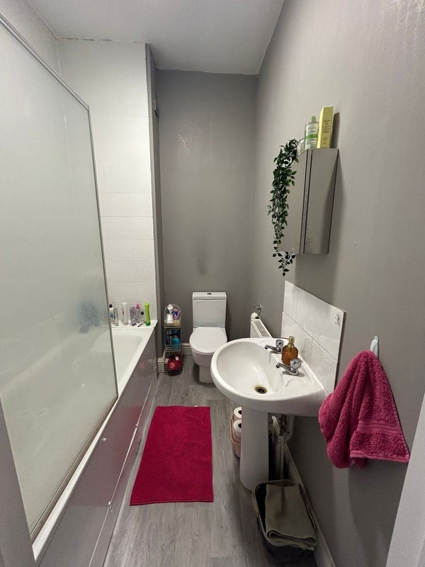 Room Mitcham Road in Greater London