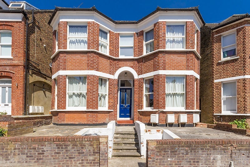 Room Thornlaw Road in Greater London