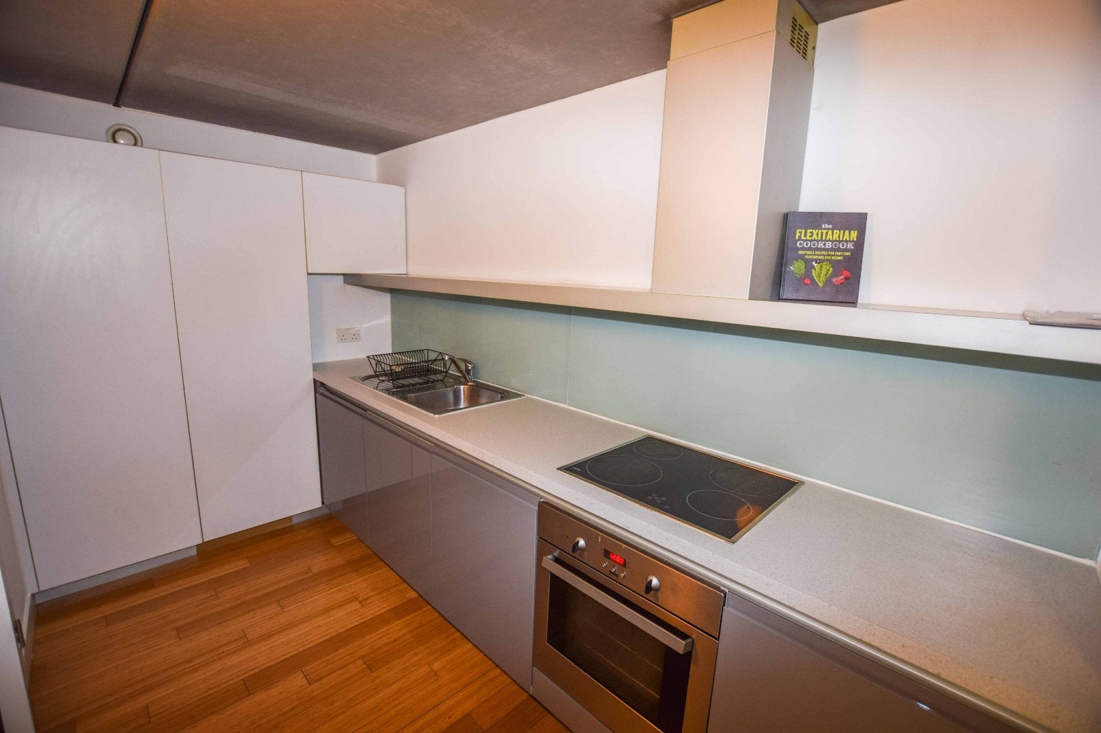 Flat Woodfield Road in Trafford