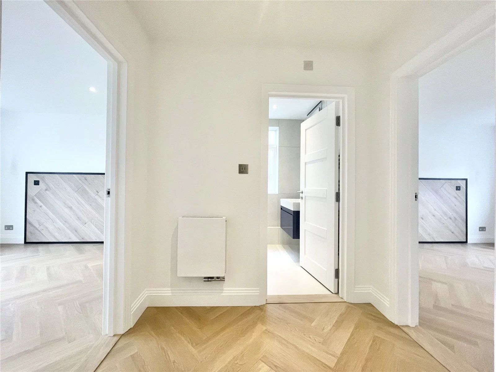 Flat Cranbrook Lane in Greater London