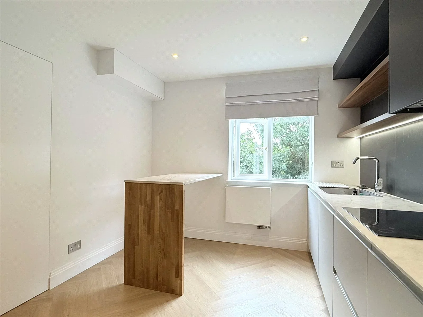Flat Cranbrook Lane in Greater London