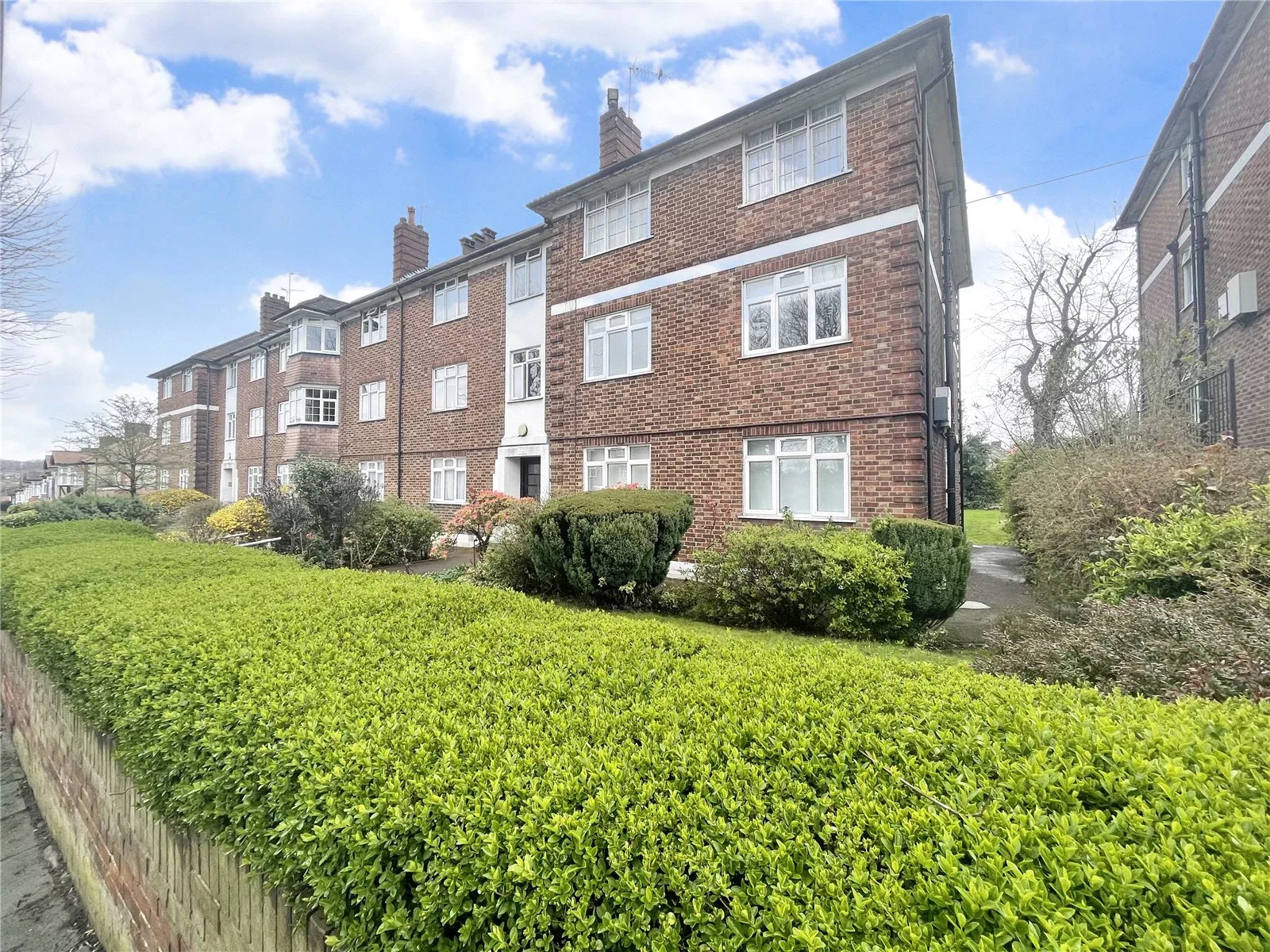 Flat Cranbrook Lane in Greater London