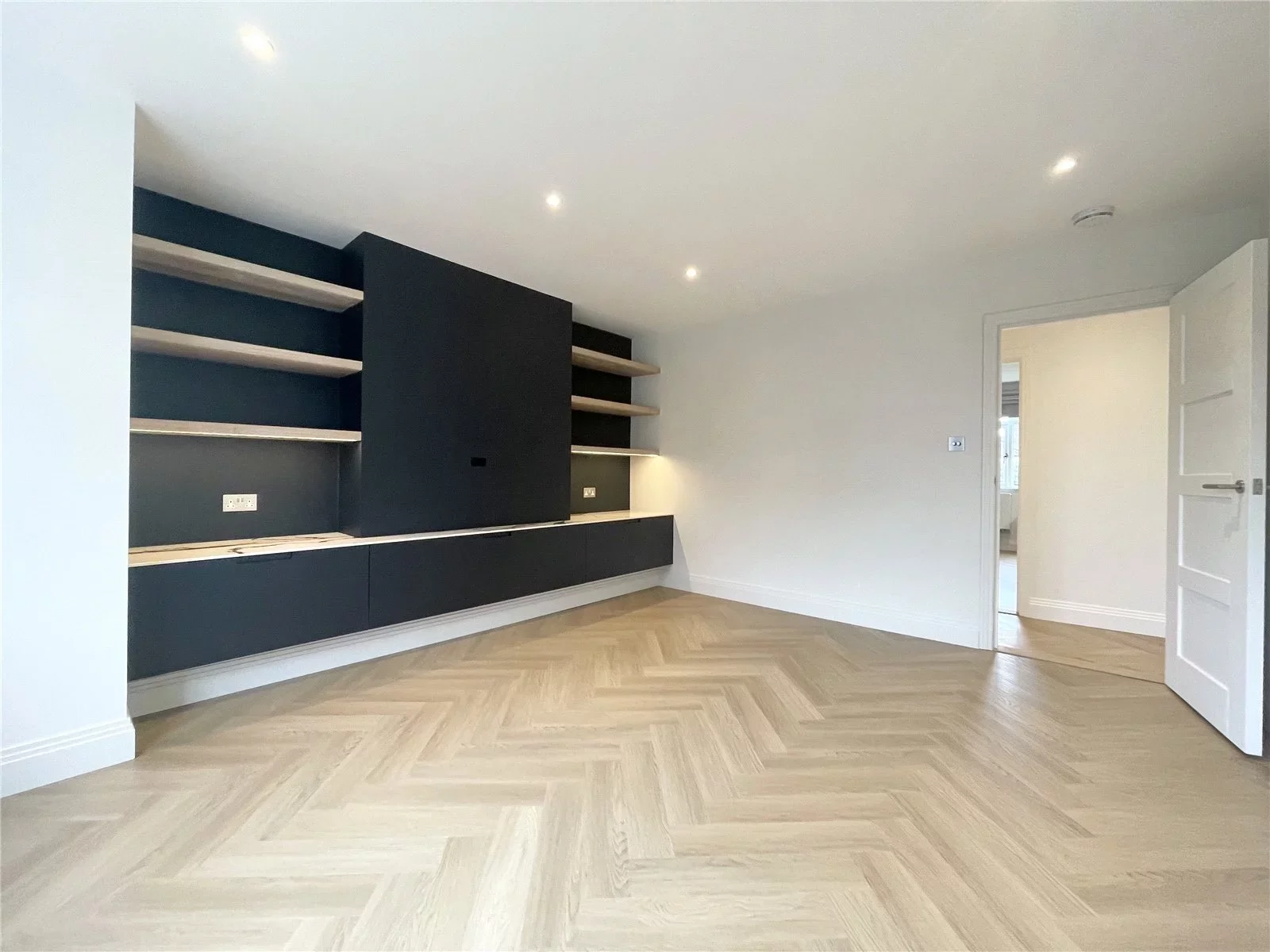 Flat Cranbrook Lane in Greater London