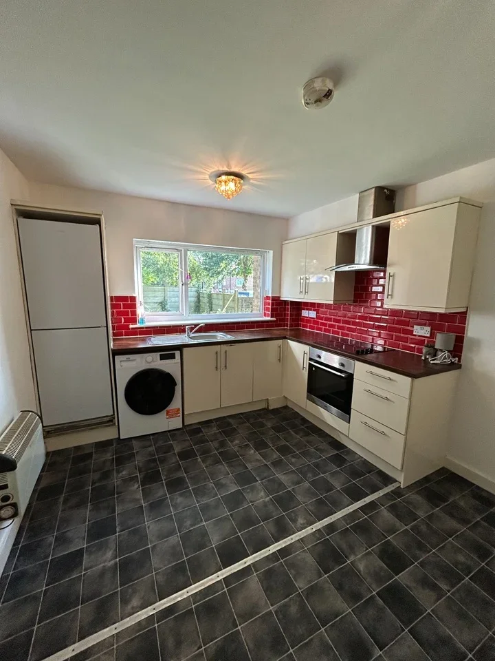 Flat Burnham Avenue in Cardiff
