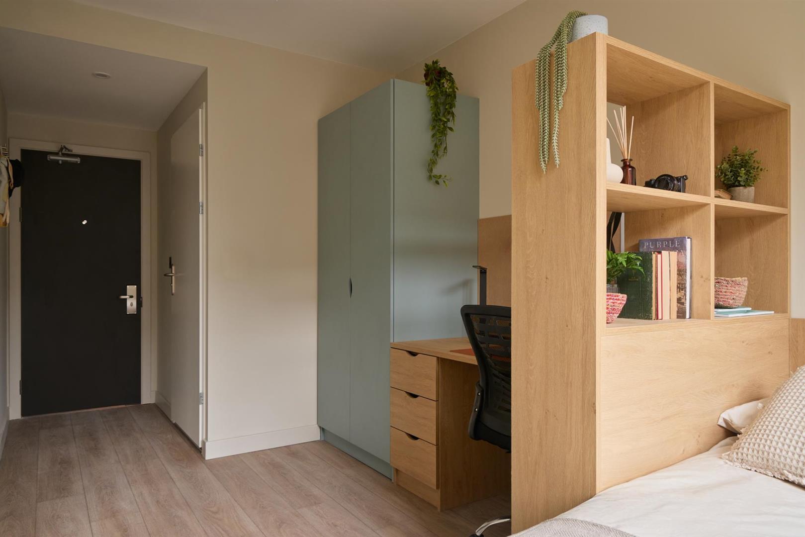 Room Hallsville Road in Greater London