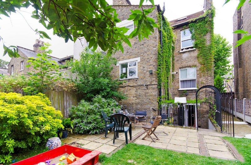 House Earlham Grove in Greater London