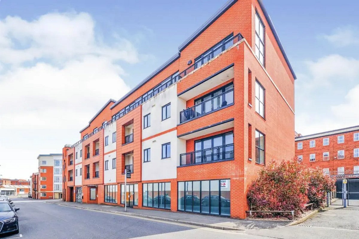 Flat Tudor Court in Birmingham