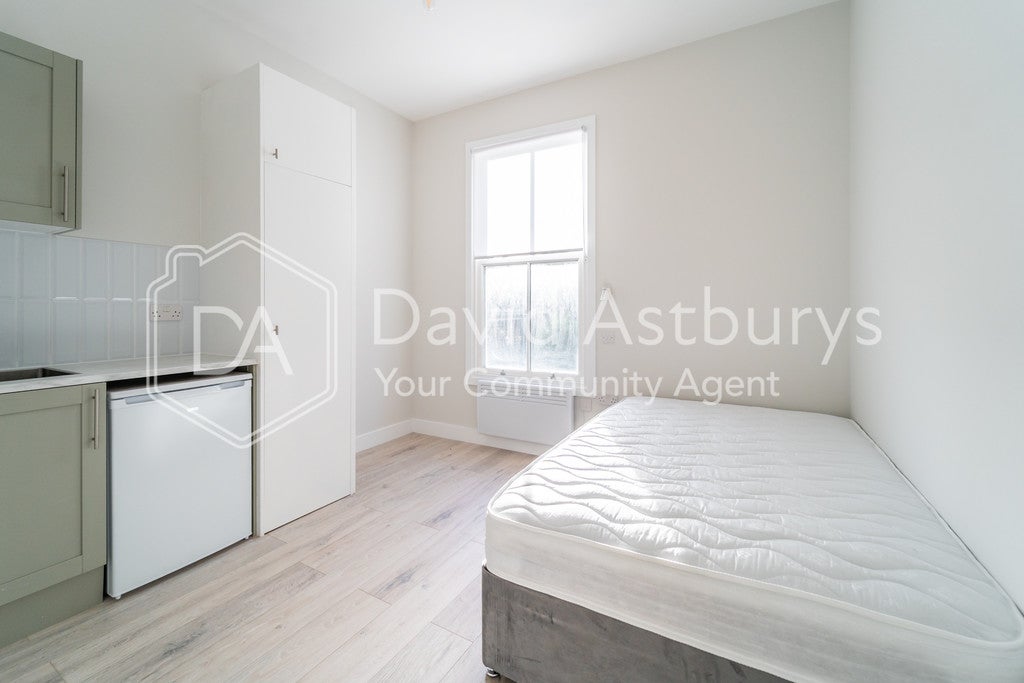 Room Archibald Road in Greater London