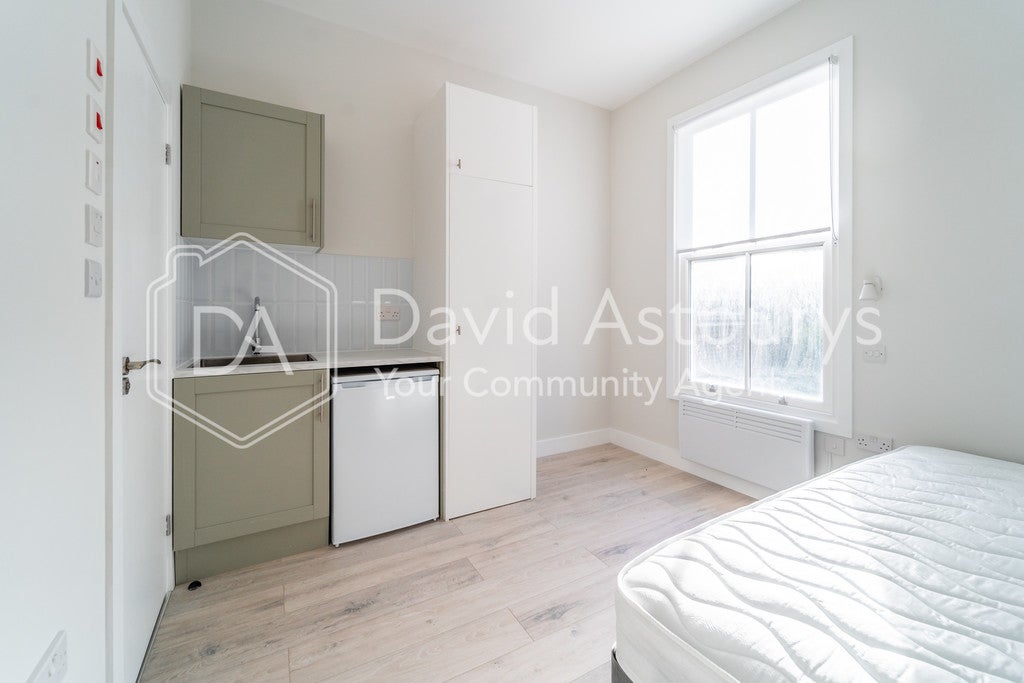 Room Archibald Road in Greater London