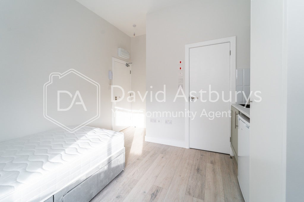 Room Archibald Road in Greater London
