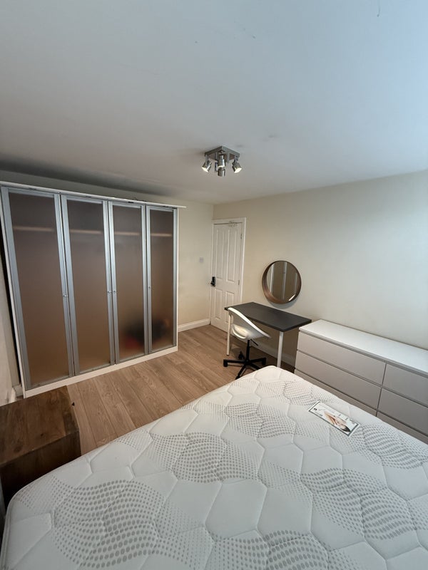 Room Sandford Road in Nottingham