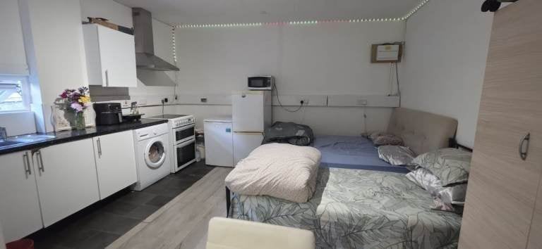 Room Station Road in Greater London