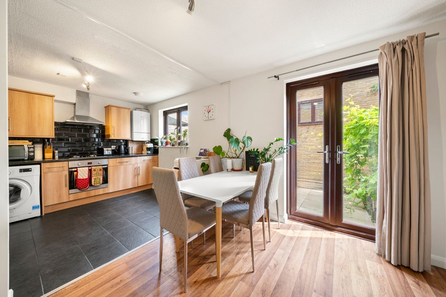 Room Rotherhithe Street in Greater London
