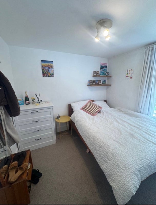 Room Fontarabia Road in Greater London