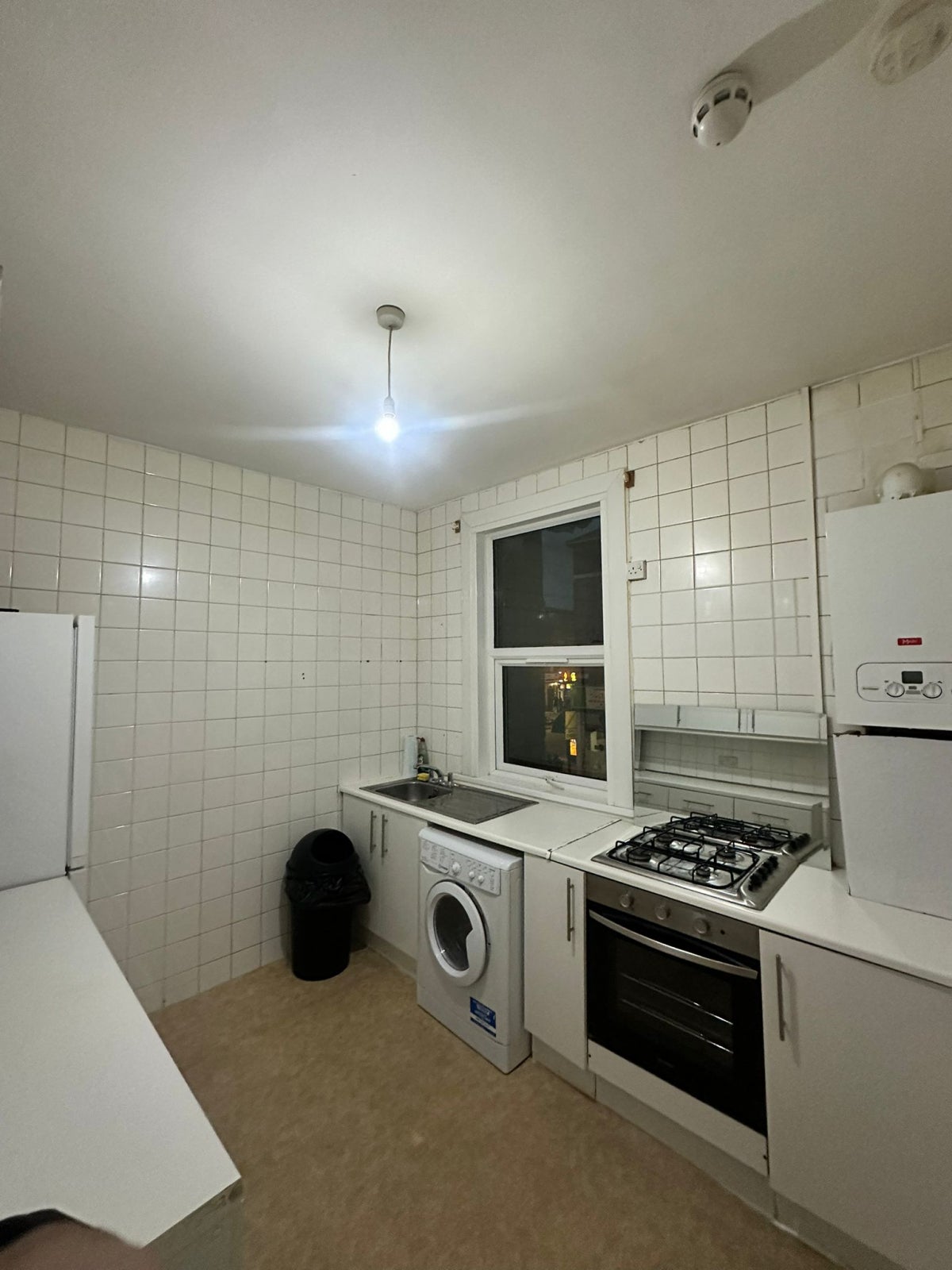 Flat Bartle Avenue in Greater London