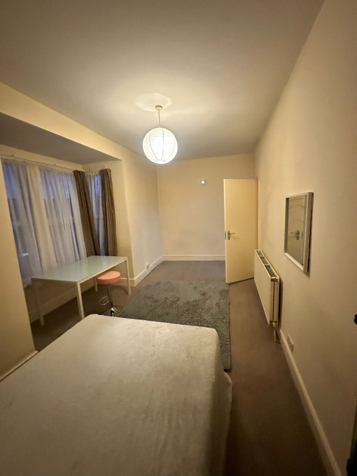 Flat Bartle Avenue in Greater London
