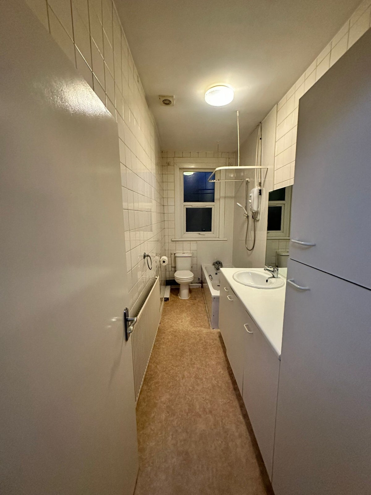 Flat Bartle Avenue in Greater London