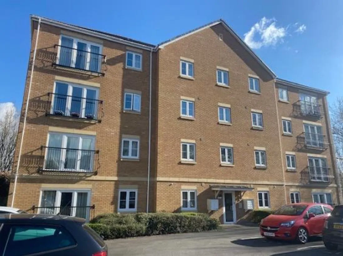 Flat Wyncliffe Gardens in Cardiff