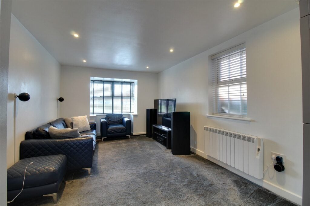 Flat Ilsley Road in Basingstoke and Deane