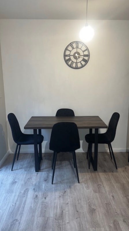 Room Banksman Close in Nottingham
