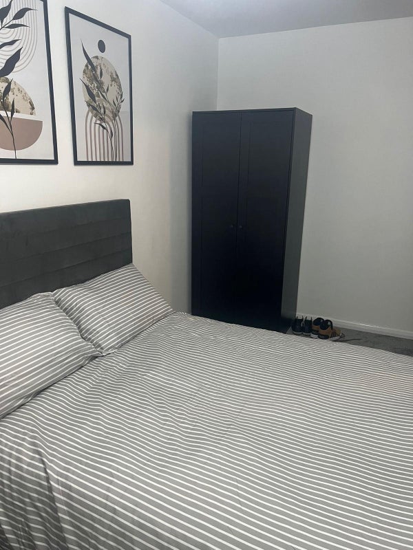 Room Banksman Close in Nottingham