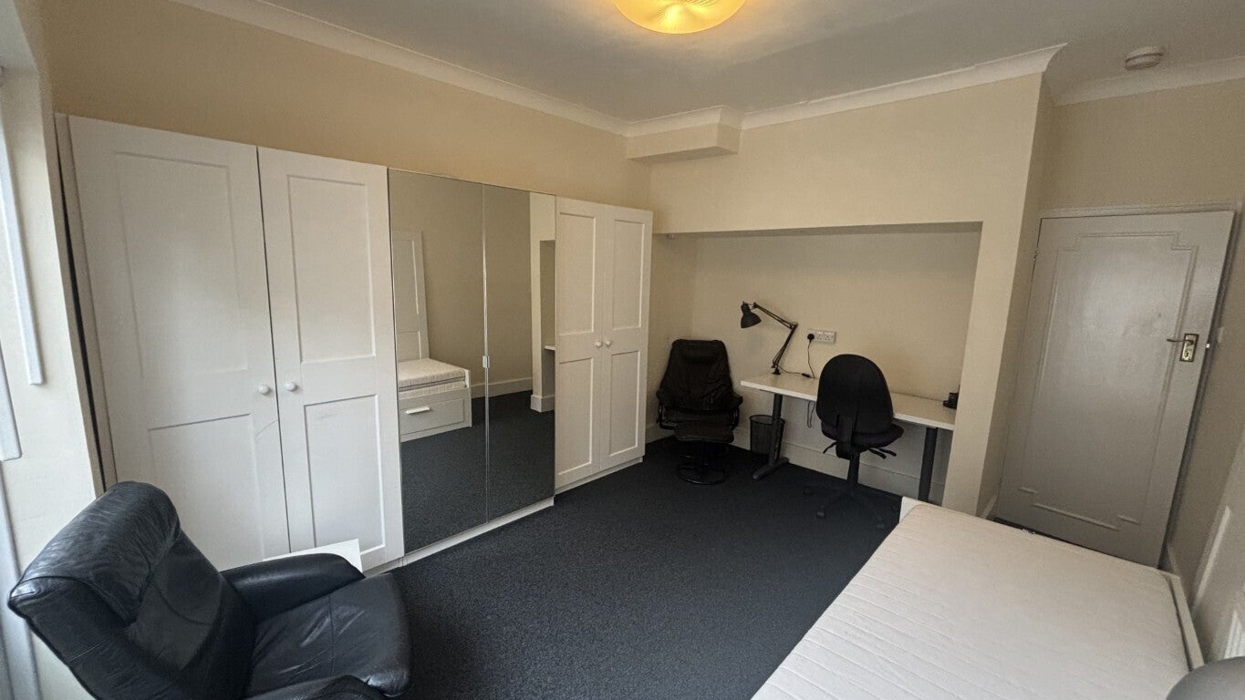 Room Thorntree Drive in Newcastle upon Tyne
