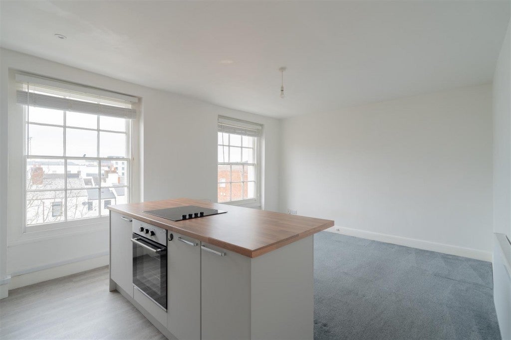 Flat Sherborne Place in Cheltenham
