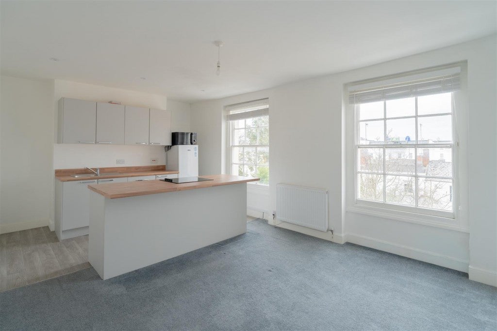 Flat Sherborne Place in Cheltenham