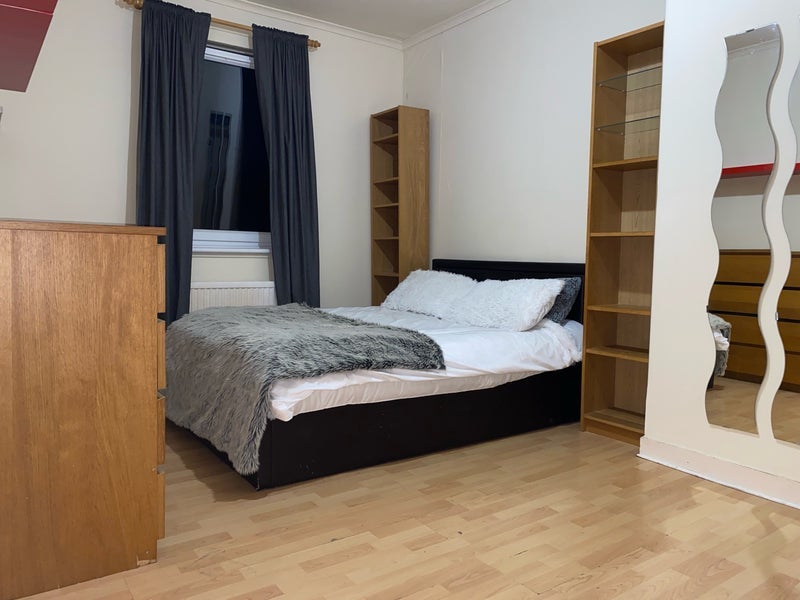 Room Ferry Road Grove in City of Edinburgh