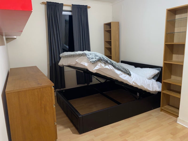 Room Ferry Road Grove in City of Edinburgh