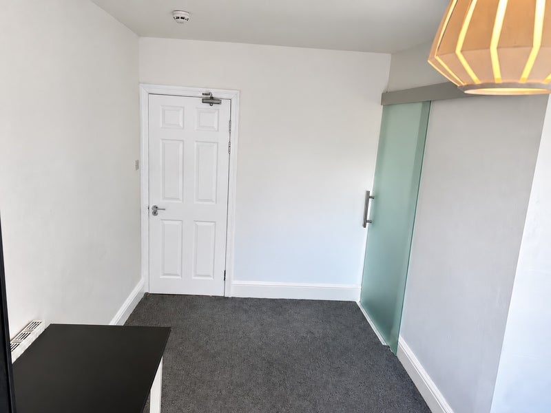 Room Victoria Road in Poole