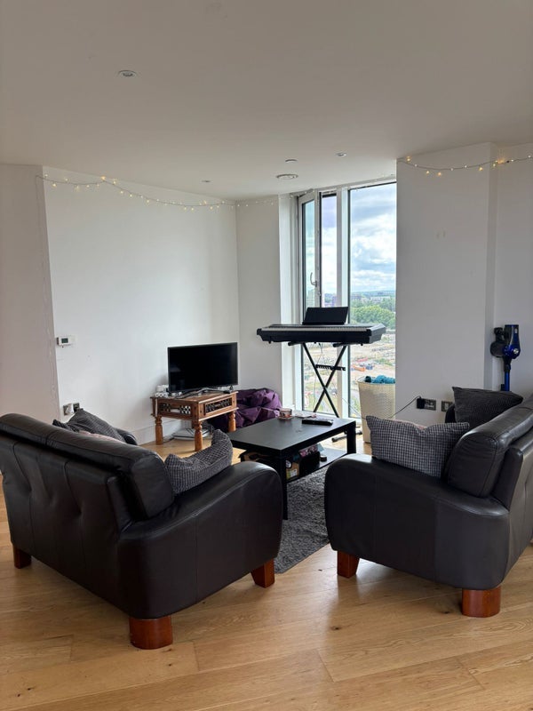 Room High Street in Greater London