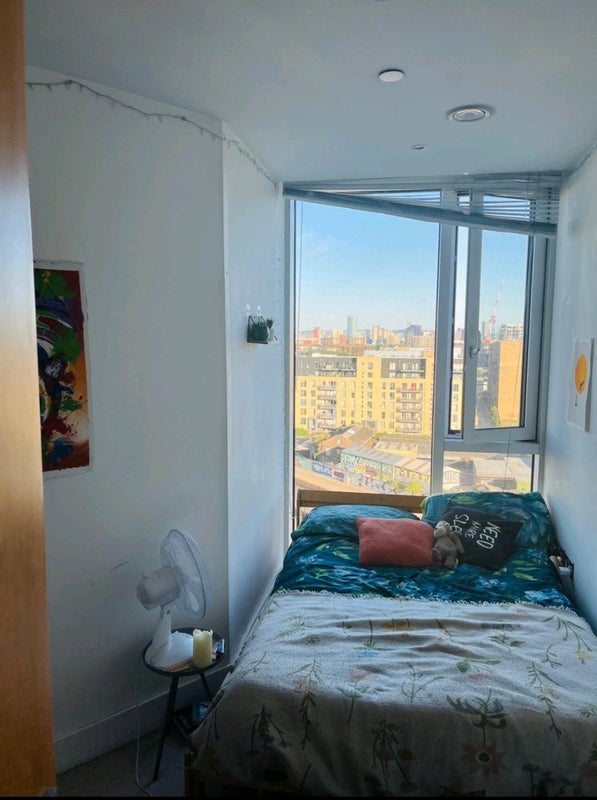 Room High Street in Greater London