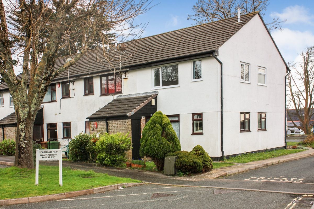 Flat St Boniface Close in Plymouth