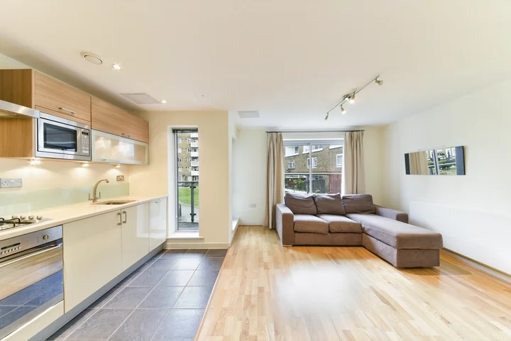 Flat East India Dock Road in Greater London