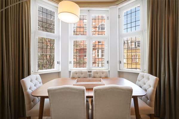 Flat Drayton Gardens in Greater London