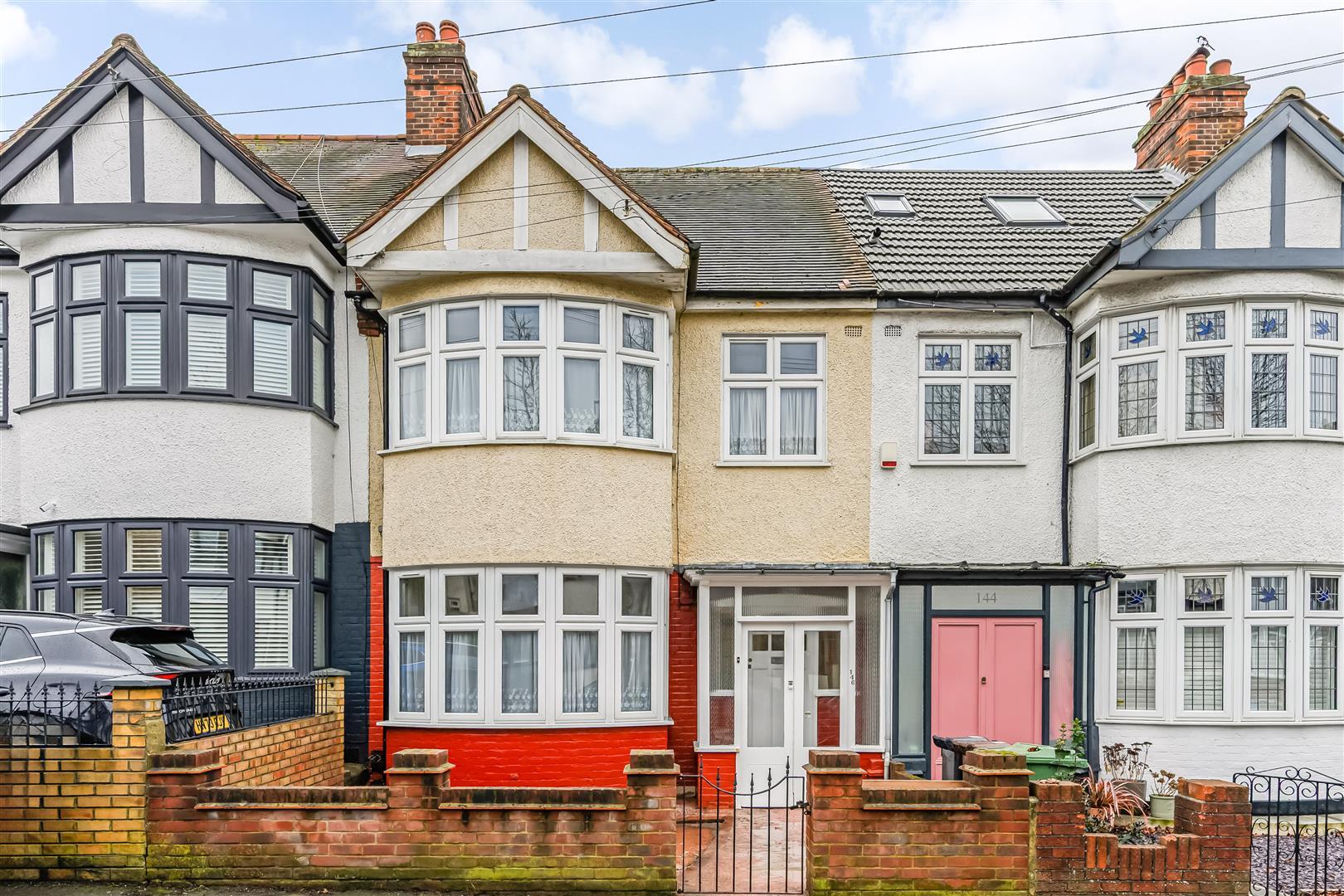 House Greenway Avenue in Greater London