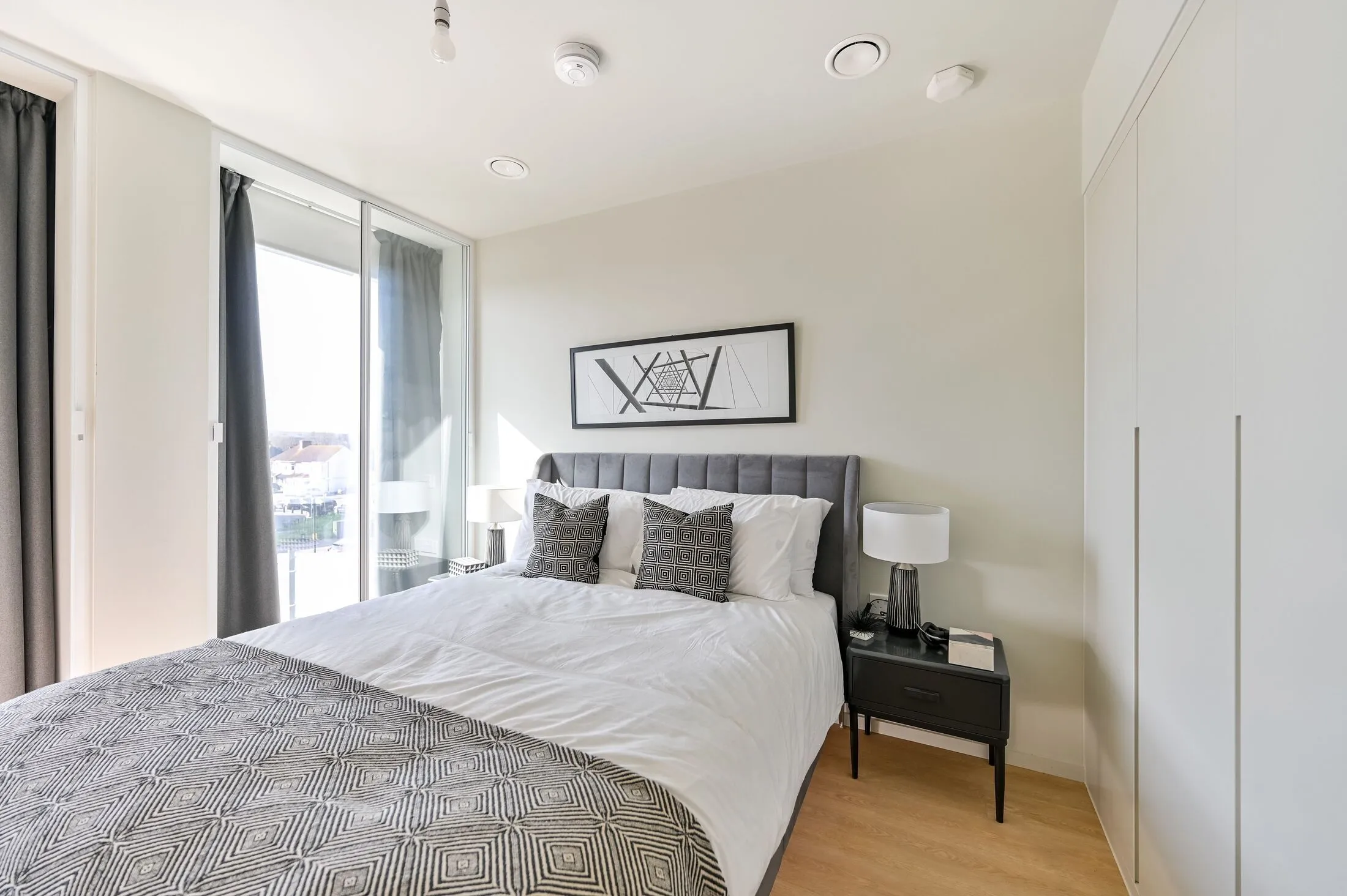 Flat Bath Road in Greater London