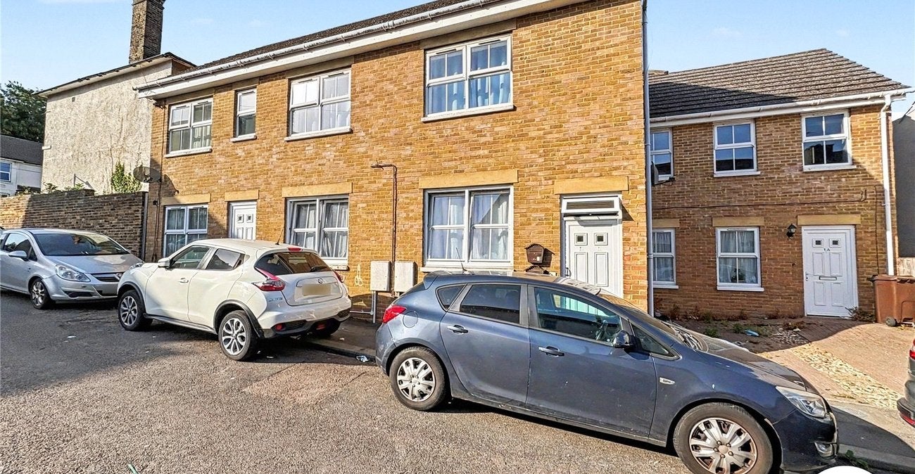 Flat Roach Street in Strood