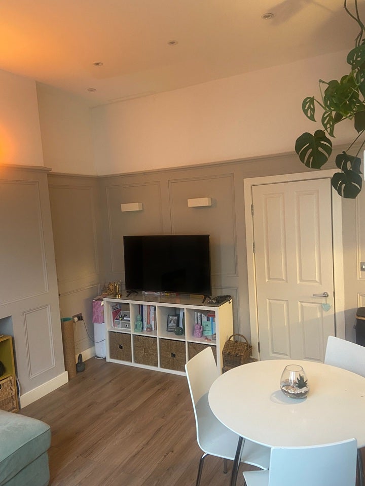 Flat Chiswick High Road in Greater London