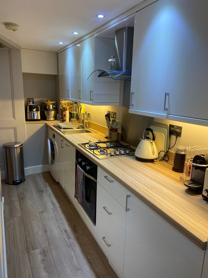 Flat Chiswick High Road in Greater London