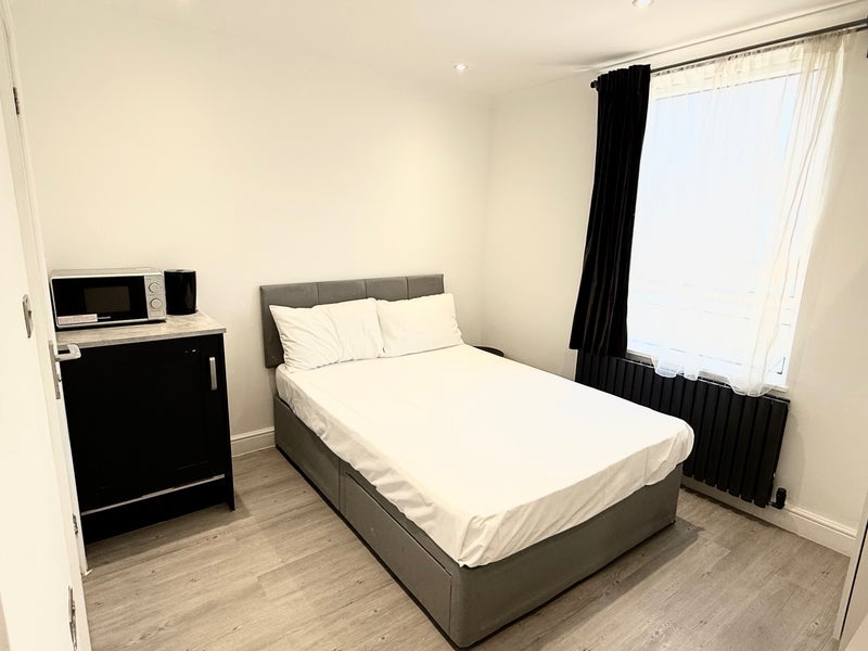 Room Ashmore Road in City of Westminster
