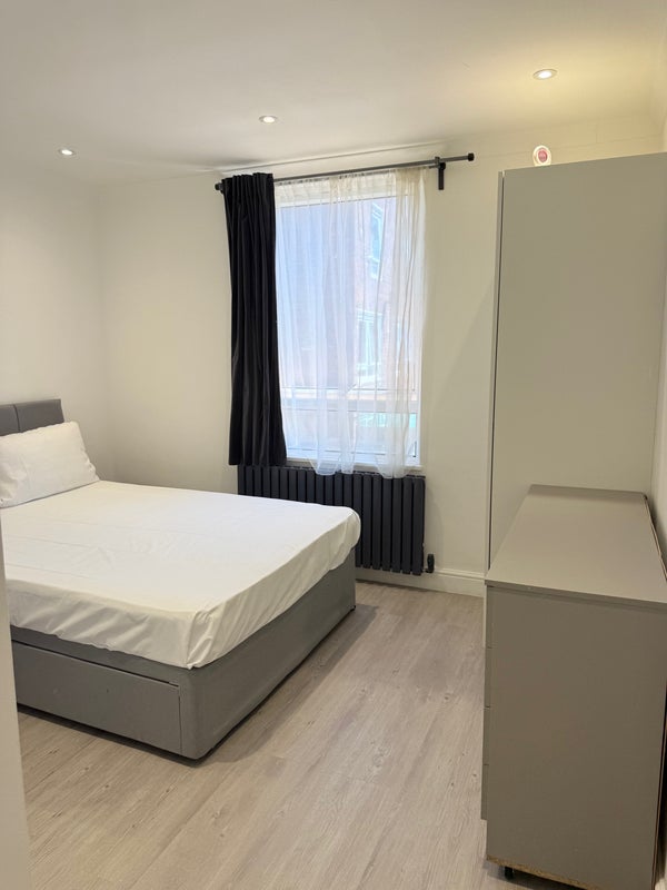 Room Ashmore Road in City of Westminster
