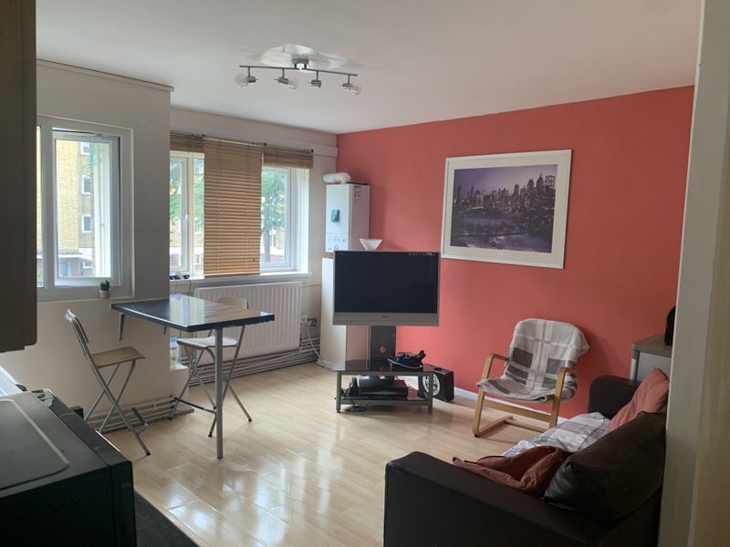 Room Tildesley Road in Greater London