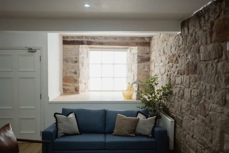 Flat Niddry Street in City of Edinburgh