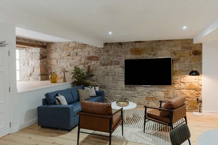 Flat Niddry Street in City of Edinburgh