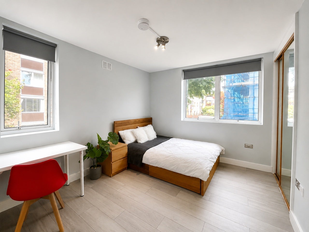 Room Boundary Road in Greater London