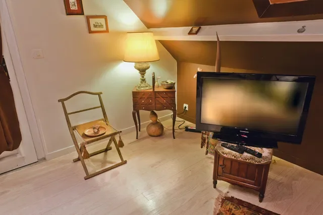 Room Impasse de l'Abreuvoir in Authou