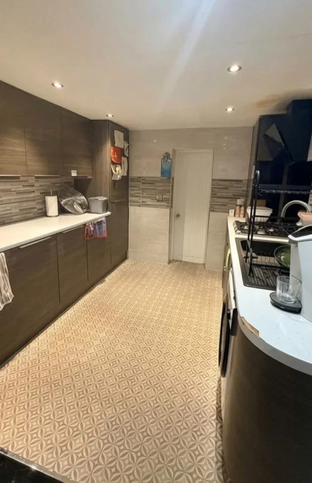 Room Khartoum Road in Greater London