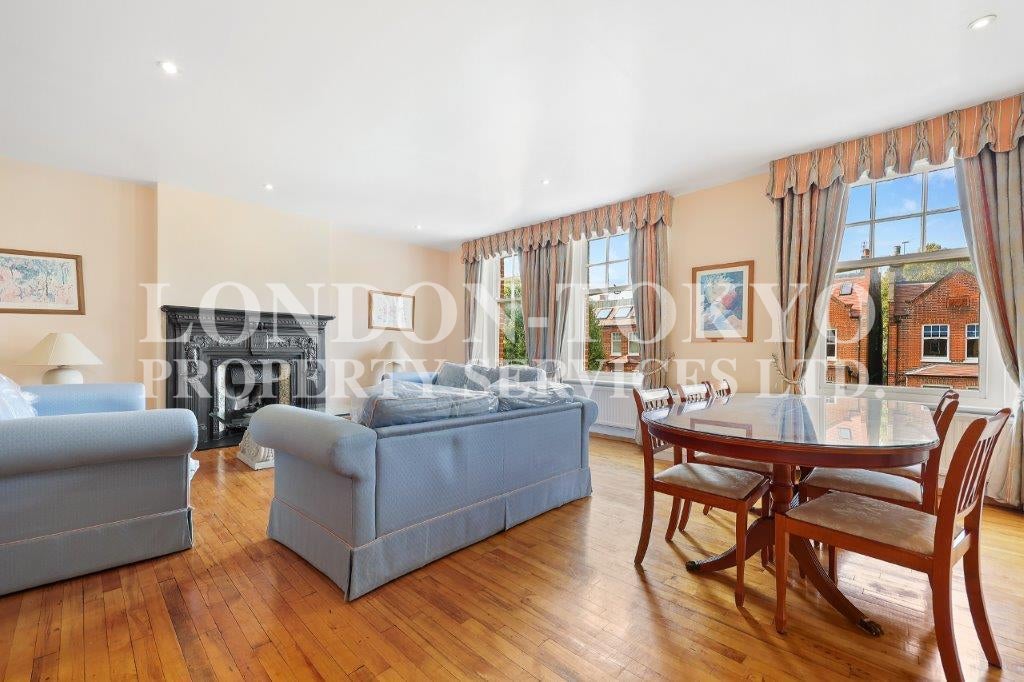 Flat Greencroft Gardens in Greater London